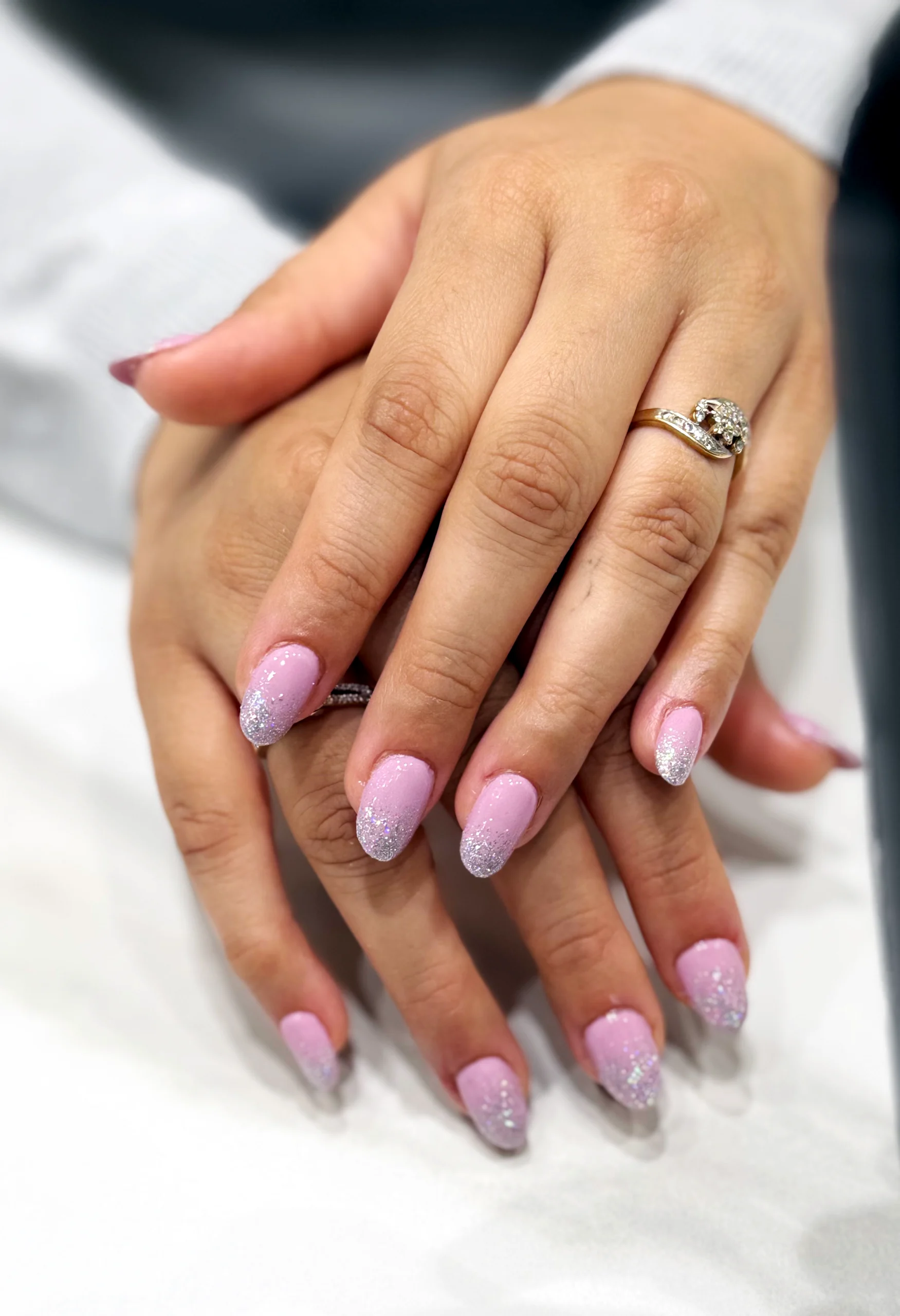 Nail Extensions 6 Gliter-nails-edited-scaled.webp