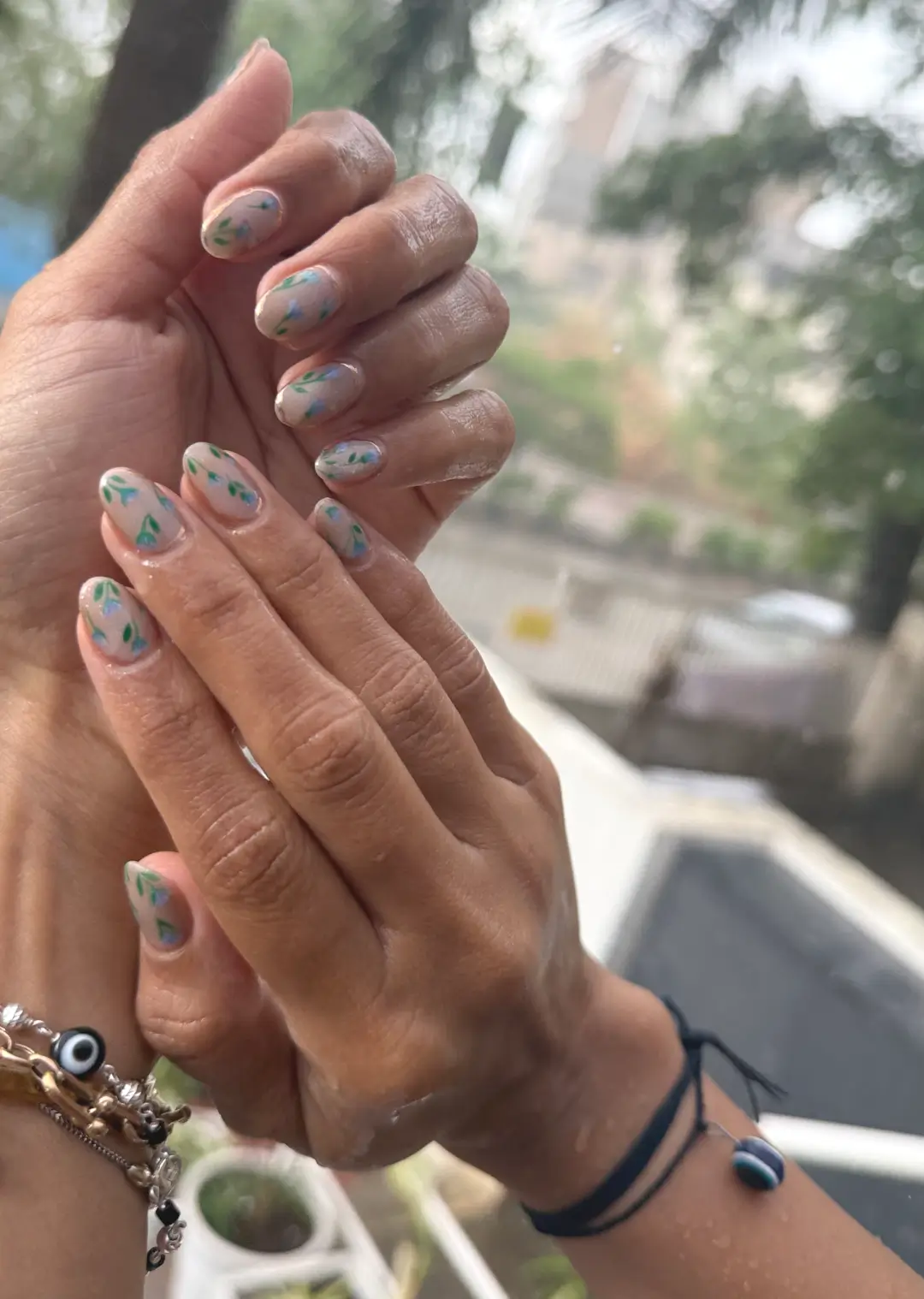 Cat Eye Leafy Nail Art